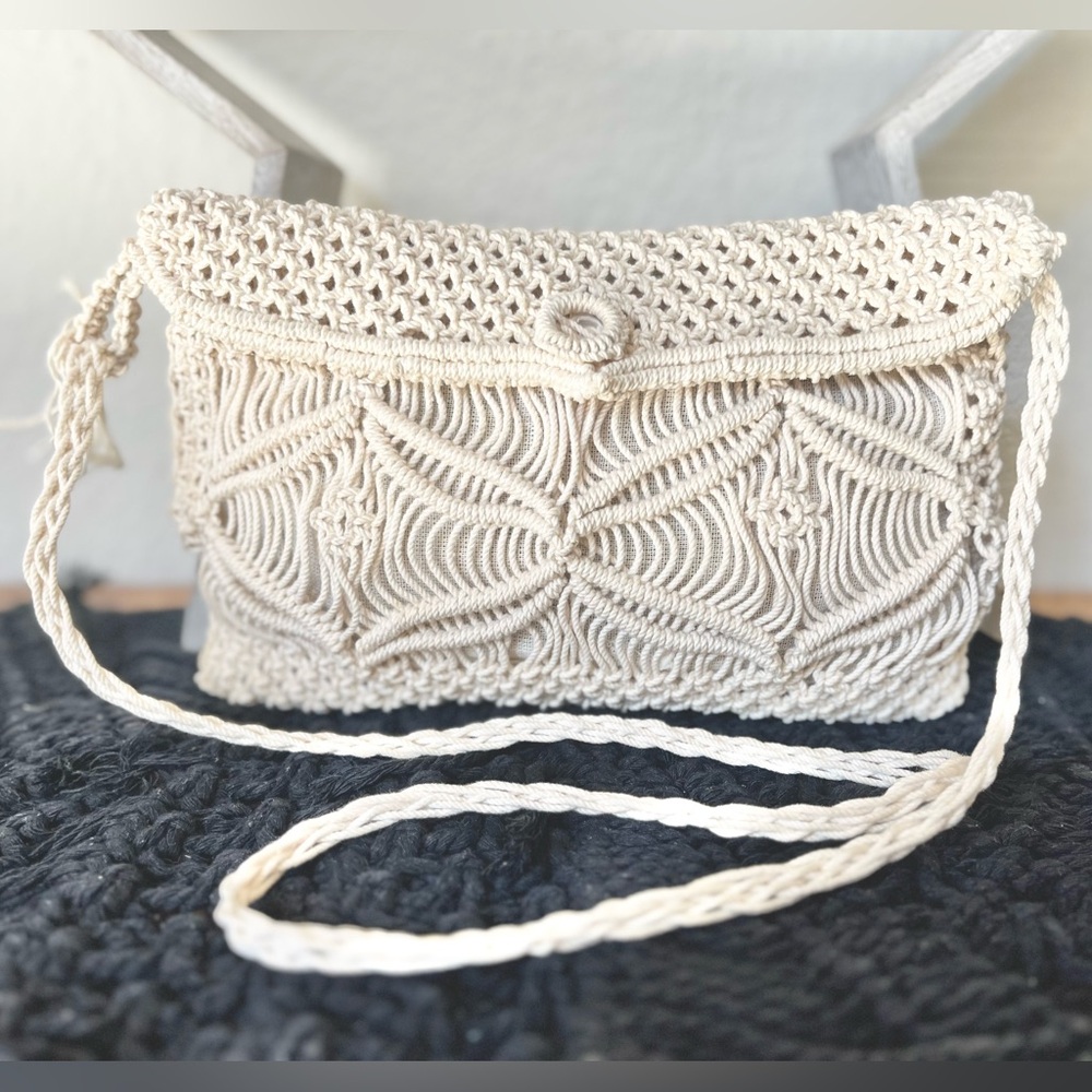 Vintage Handcrafted Cream Macramé Shoulder Bag